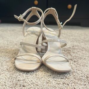NWOT nude pumps